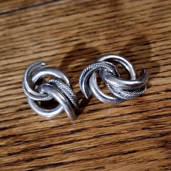 **Vintage Silver Knotted Post Earrings - Picture 4 of 8